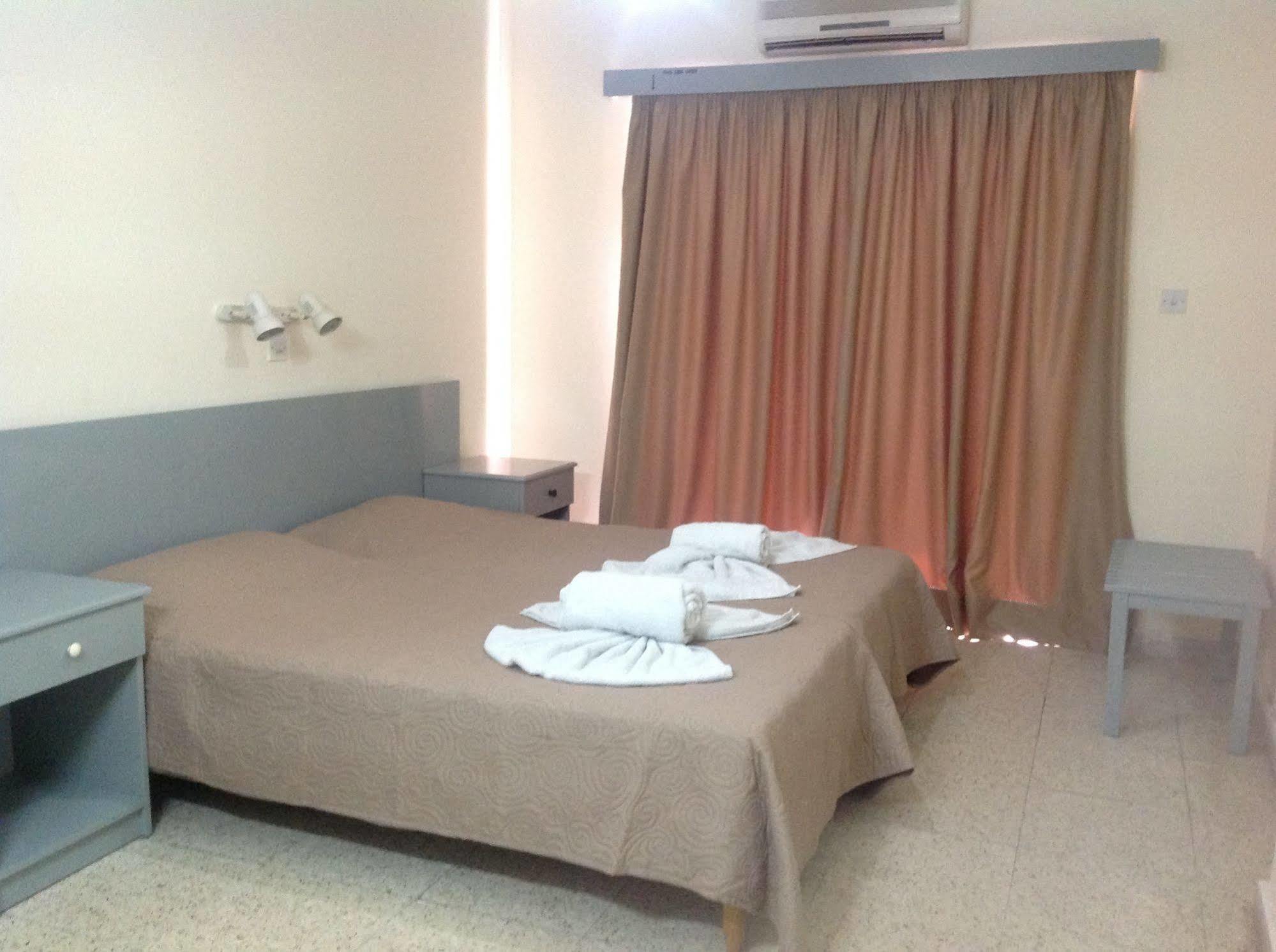 Efi Hotel Apts Agia Napa Buitenkant foto